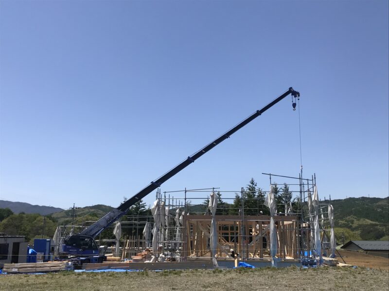 建て方１日目「霧ヶ峰を望む家」茅野市