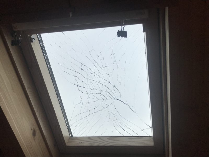ベルックスの天窓　ガラス破損状況