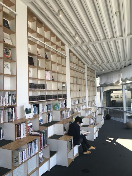 太田市美術館図書館