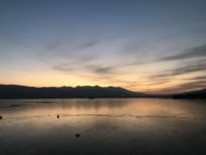 早朝の諏訪湖と八ヶ岳