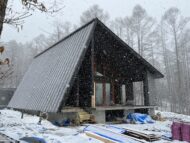 蓼科高原、雨は昼過ぎに雪へと変わる