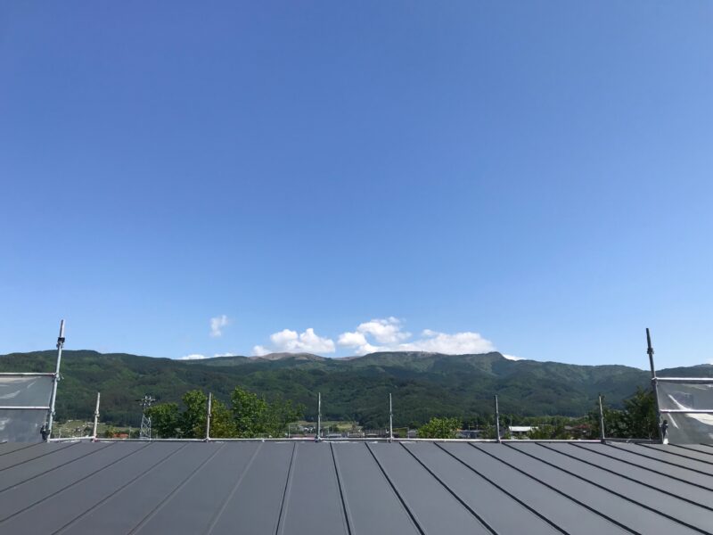 霧ヶ峰を望む家　茅野市