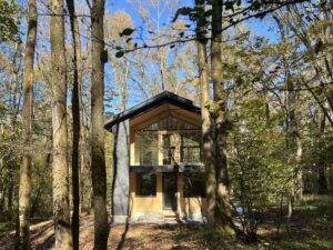 外部足場の解体　原村の別荘「十字みちの木かげ」