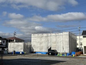 ２棟のバランス　松本市の住宅「軒庭」