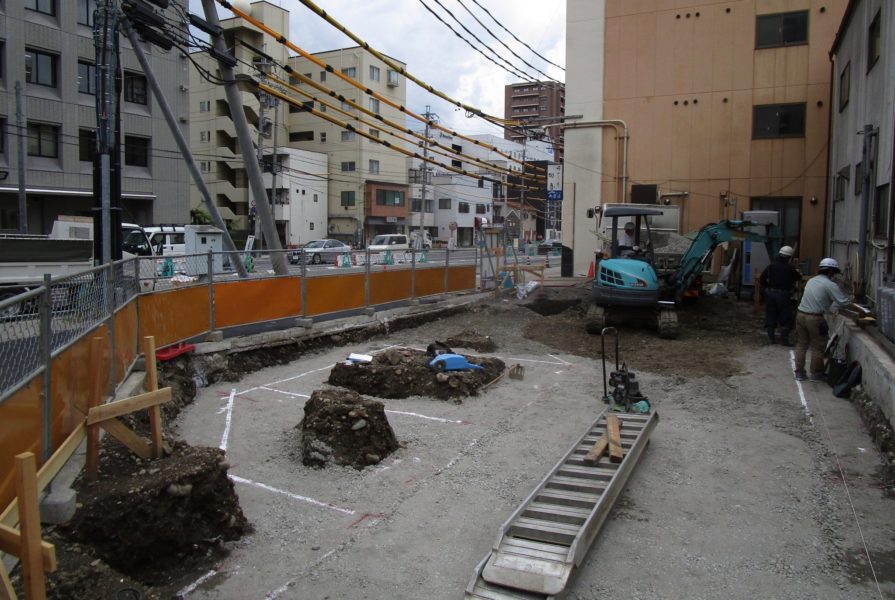 基礎工事　街角のコートハウス　松本市