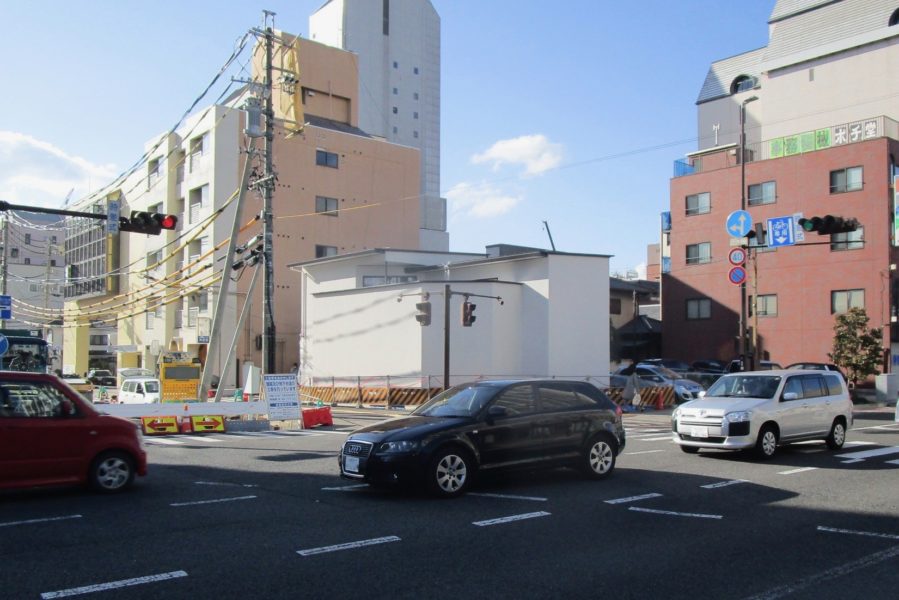 街角のコートハウス　松本市 中庭