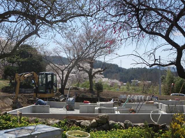 基礎工事進行中「里山の庵」筑北村の別荘