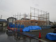 建て方が始まっています「中庭と暮らす家」松本市