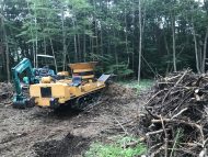 伐採した枝のチップ化「清里 森の家」山梨県北杜市