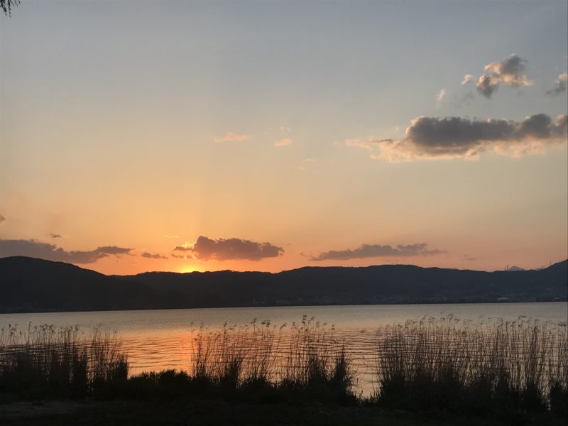 夕方の諏訪湖