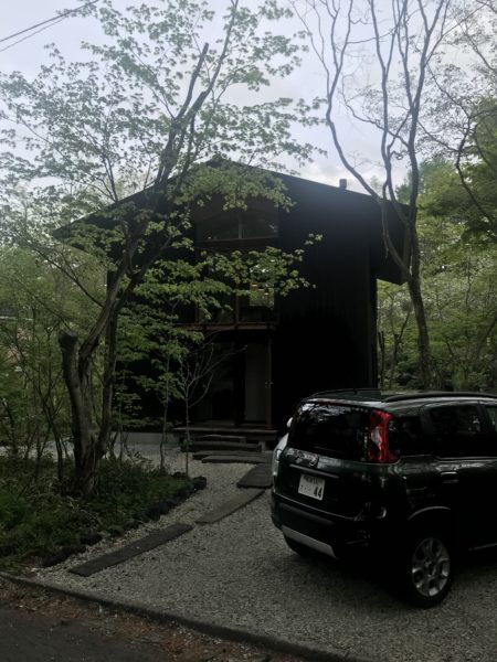 軽井沢の別荘「大きな木かげ」